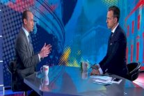 فضيحة الفضائح... إهانة كبرى لمستشار ترمب في واشنطن