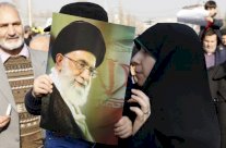 خامنئي يشيد بالتعبئة الشعبية الايرانية ضد