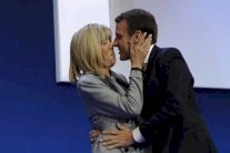 إيمانويل ماكرون كتب رواية إيروتيكية في سن المراهقة