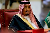 العاهل السعودي يجري اتصالا هاتفيا مع الرئيس الفلسطيني