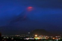 آلاف يفرون خوفا من انفجار بركان مايون في الفيليبين