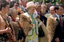 يوم تعرضت الملكة اليزابيث إلى محاولة اغتيال!