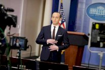 كمينٌ في البيت الأبيض بطله أبرز مستشاري ترمب