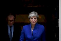 تيزيرا ماي تعلن الحرب على النفايات البلاستيكية