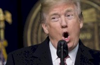 ترمب يمدد تعليق العقوبات المرتبطة بالاتفاق النووي مع ايران