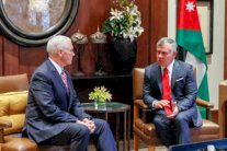 عبدالله الثاني لبنس: الحل بدولتين