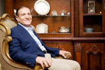 الإعلام المصري يعلن الحرب على المرشح سامي عنان