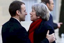 ماي - ماكرون: غداء في حانة ومحادثات في ساندهيرست