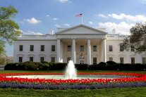 هاتف البيت الأبيض يرد بتغريدات غاضبة لترمب