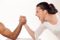 دراسة: المرأة أقوى من الرجل