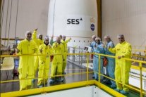 إطلاق القمر الصناعي الإماراتي