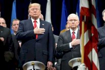 ترمب يبدي استعدادًا لمنح المواطنة للمهاجرين