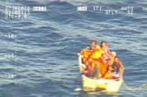 غرق عبارة على متنها 80 شخصا في المحيط الهادئ