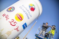 دبي تدخل غينيس في أكبر كوب من الشاي الساخن