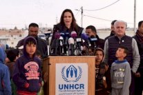 أنجلينا جولي تتفقد مخيم الزعتري في الأردن