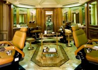 ريتز باريس يعرض مقتنيات مزخرفة للبيع بالمزاد