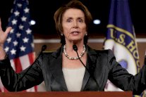 نانسي بيلوسي تلقي أطول خطاب في مجلس النواب
