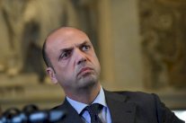 وزير إيطالي يدعو الى اجراءات في شأن الهجرة للحد من الشعبوية قبل الانتخابات