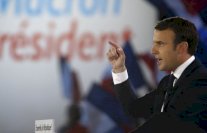 حشد كبير يستقبل ماكرون في سانت-لويس بالسنغال المهددة بمخاطر البيئة