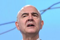 موسكوفيسي يأمل بألا يصادق الرئيس البولندي على قانون محرقة اليهود