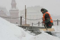 قتيل ومصابون في أقوى عاصفة ثلجية في موسكو