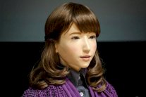 روبوت تقدم نشرة الأخبار في قناة تلفزيون يابانية