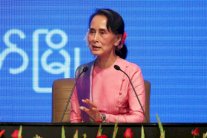 إلقاء زجاجة حارقة على منزل اونغ سان سو تشي