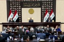 العراق ينهي خفض رواتب موظفيه ويعوضهم في كردستان