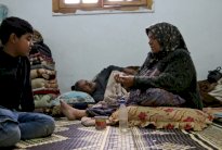 منازل عفرين الصغيرة تضيق بعشرات العائلات الفارة من الهجوم التركي