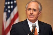 الحليف الذي أصبح عدوا يحاول كسب رضى ترمب