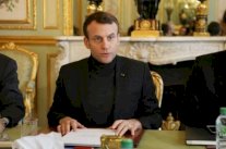 عمال سكك حديد فرنسا يتظاهرون مع موظفي القطاع العام في مارس