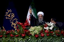 روحاني يدعو الإيرانيين إلى عامٍ من الوحدة