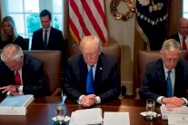 ناجية من اطلاق النار بمدرسة بفلوريدا لترمب: عار عليك