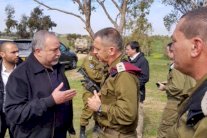 ليبرمان: إيران تدفع حماس إلى مواجهة إسرائيل