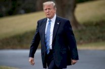 ترمب يدعم الجهود لتشديد التدقيق في سوابق من يريد شراء سلاح