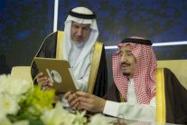 الملك سلمان يدشن أكبر منصة للمساعدات الإنسانية في المنطقة