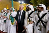 ترمب يلتقي قادة الخليج... أزمة قطر ستحضر ولكن