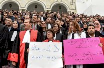 قضاة تونسيون يعتصمون احتجاجا على