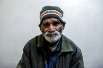 الهلال الأحمر السوري يجلي باكستانيًا مسنًا وزوجته من الغوطة