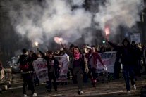 نساء من أنحاء العالم يتحدثن عن معاناة المرأة