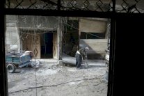 خروج الآلاف من الغوطة الشرقية المحاصرة