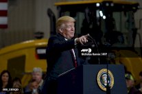 ترمب وماتيس يبحثان تمويل الجدار الحدودي مع المكسيك