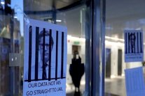 محققون بريطانيون يفتشون شركة متهمة بسرقة بيانات مستخدمي فيسبوك