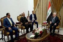 العراق يدعم تخفيض إنتاج النفط ومنع الإرهاب من استخدامه في جرائمه