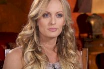 ترمب ينفي علمه بالاموال التي دفعت لنجمة أفلام إباحية مقابل التزامها الصمت