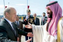 ولي العهد السعودي يتناول العشاء مع ماكرون في متحف اللوفر