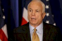 جون ماكين: ترمب شجع الأسد على استخدام الكيماوي