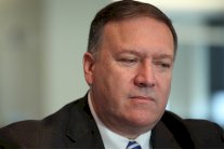 بومبيو طلب نصائح كلينتون بعدما هاجمها بشكل عنيف