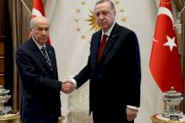 أردوغان يحدد 24 يونيو موعدًا لإجراء انتخابات مبكرة