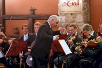 موسيقار الماني يعيد جائزته احتجاجا على أغنية معادية للسامية